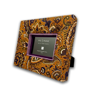 Old Fashioned Bilderrahmen – Stoffrahmen in warmem Cognac-Braun mit Retro-Charme, handgefertigt in Österreich, elegantes Vintage-Design.