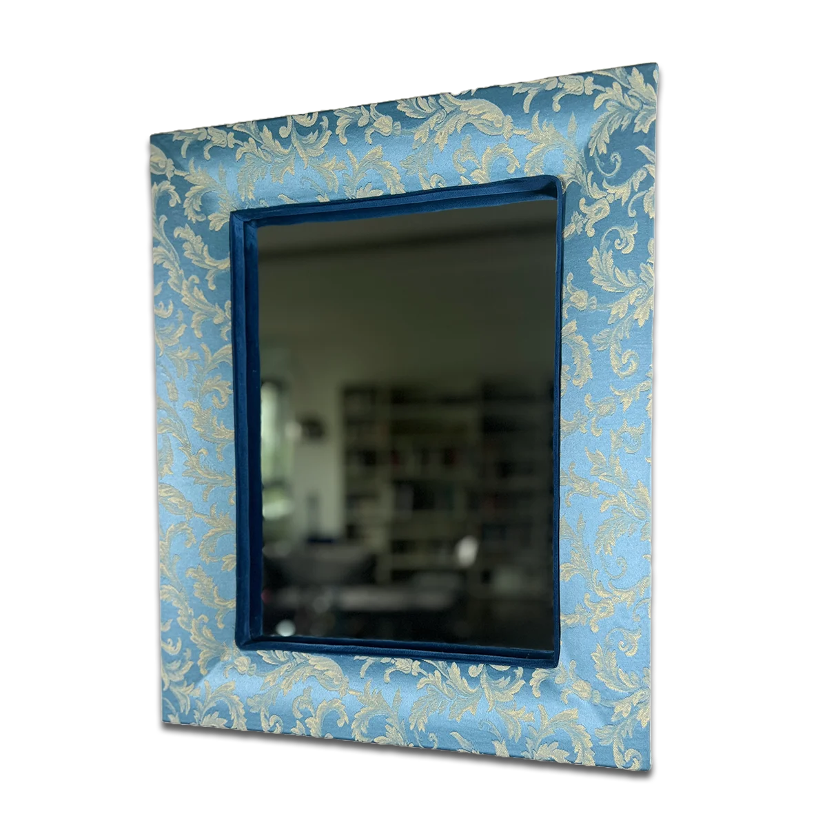 Handgefertigter Wandspiegel mit hellblauem Jacquard-Stoffrahmen im floralen Imperial Sky Design – edles Wohnaccessoire von PIC | PUNK, hergestellt in Österreich