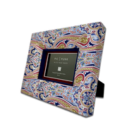 Design Bilderrahmen mit bunt gemustertem Paisley-Ornament auf Baumwollstoff – Querformat, handgefertigt in Österreich von PIC | PUNK, für 10x15 cm Fotos