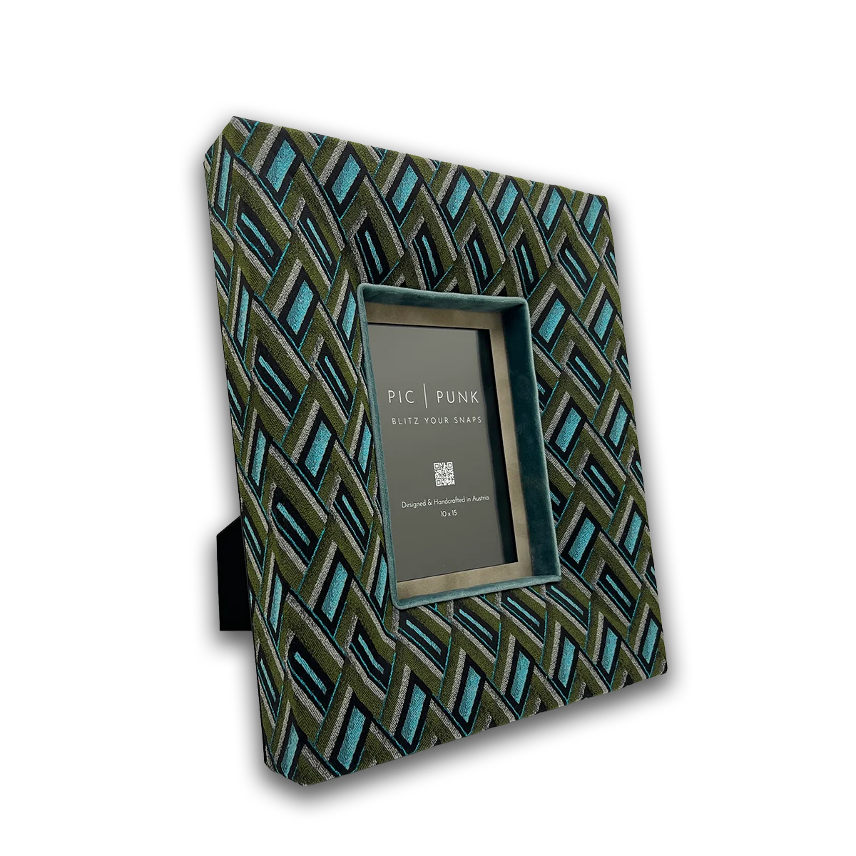 Design Bilderrahmen Beverly Pools von PIC | PUNK® – handgefertigt in Österreich aus Fichtenholz, mit exklusivem Stoffbezug in geometrischem Muster in Blau und Grün - ideal als einzigartiges Wohnaccessoire, Wanddeko oder Geschenk.
