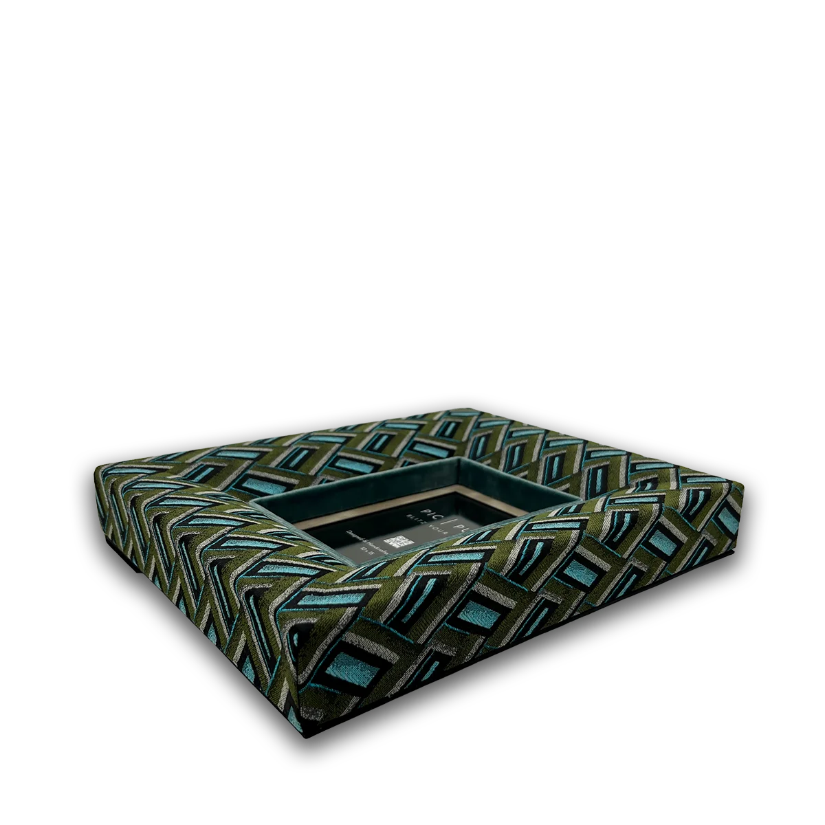 Design Bilderrahmen Beverly Pools von PIC | PUNK® – handgefertigt in Österreich aus Fichtenholz, mit exklusivem Stoffbezug in geometrischem Muster in Blau und Grün – ideal als einzigartiges Wohnaccessoire, Wanddeko oder Geschenk.