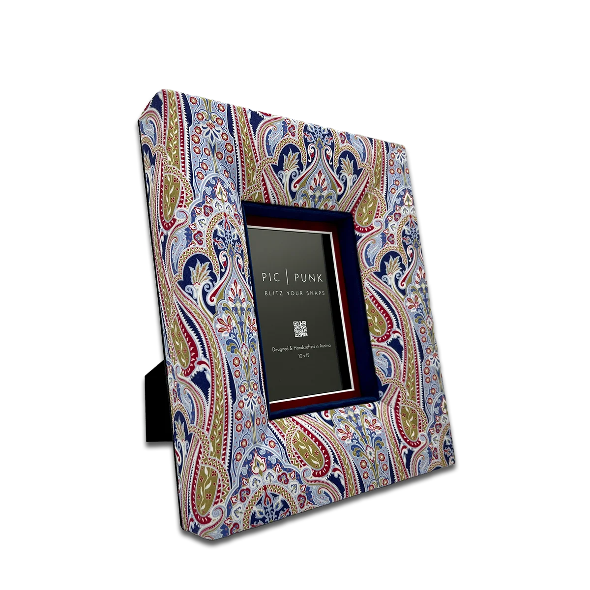 Hochformatiger Design Bilderrahmen mit farbenfrohem Paisley-Ornament auf Baumwollstoff – handgefertigt von PIC | PUNK in Österreich, für 10x15 cm Fotos